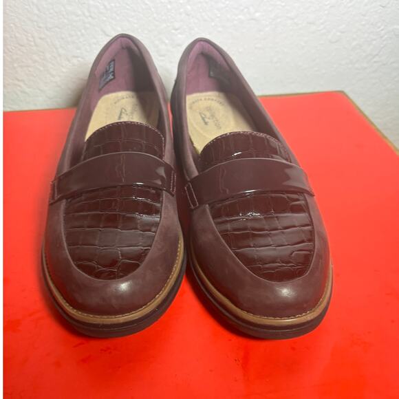 Clarks Womens Loafers Shoes Purple Leather Comfort Slip On Size 7.5 WIDE - Picture 6 of 8
